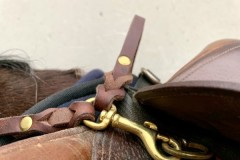 Attache-selle-11